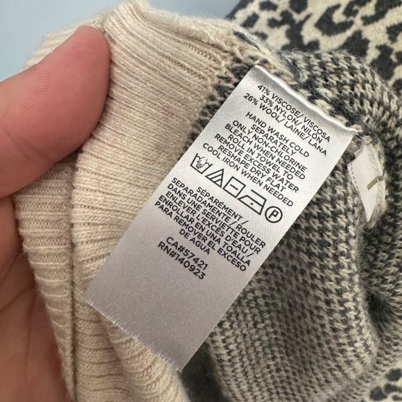 LOFT mock neck snow leopard print sweater dress size M - Picture 4 of 7